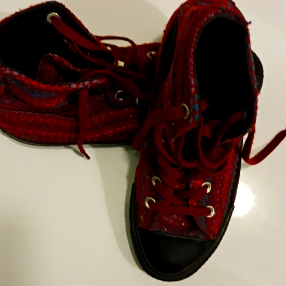 Converse All-star Woman's hightop (6-7